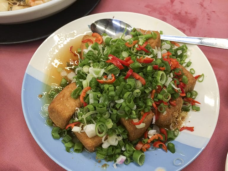 Fried tofu with spring onions and chilli