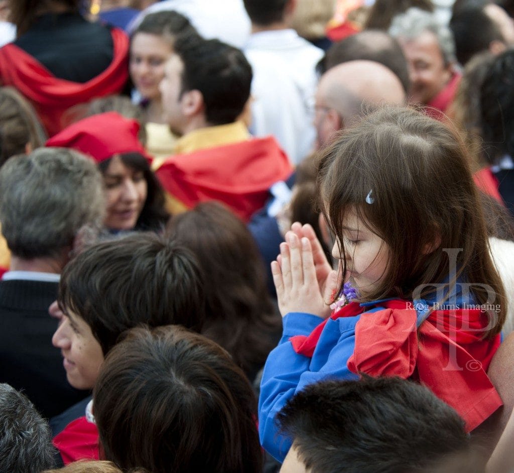 Ceri Di Gubbio Child Clapping