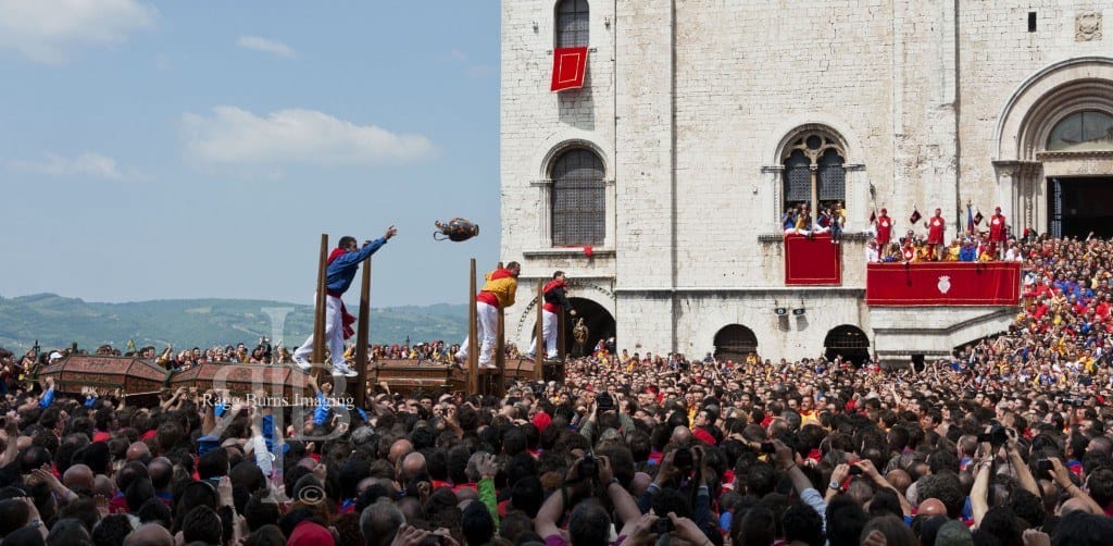 Ceri Di Gubbio Throwing the Jugs into the Crowd