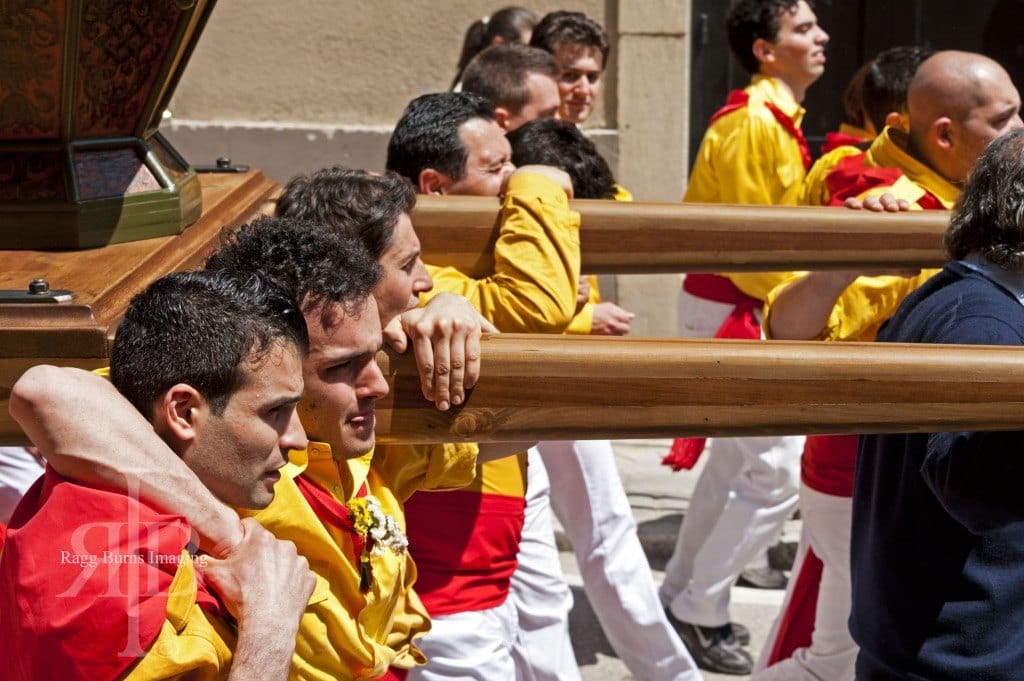 Ceri Di Gubbio Yellow Team Carrying