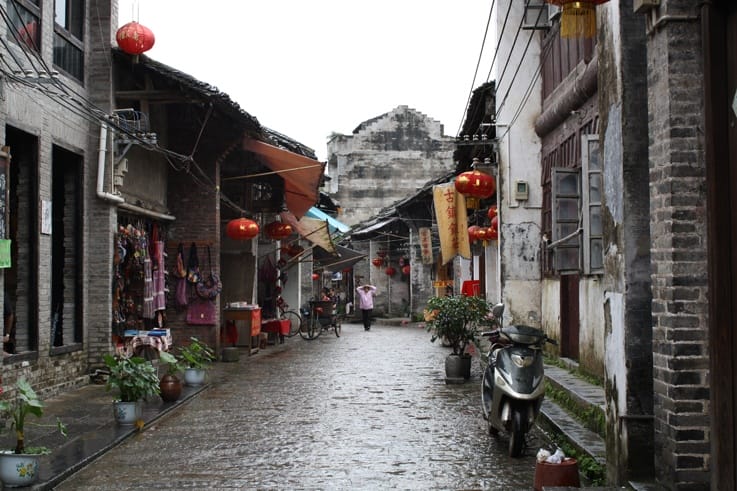 Guilin to Yangshuo alleyway
