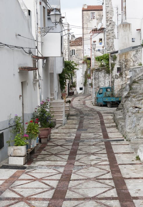 Vico del Gargano Street with Ape