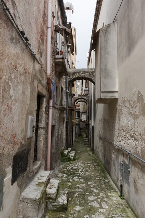 Vico del Gargano with arch