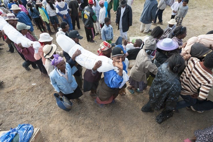 Famadihana carrying body