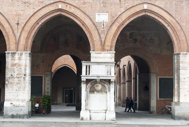 visit Cremona Arches