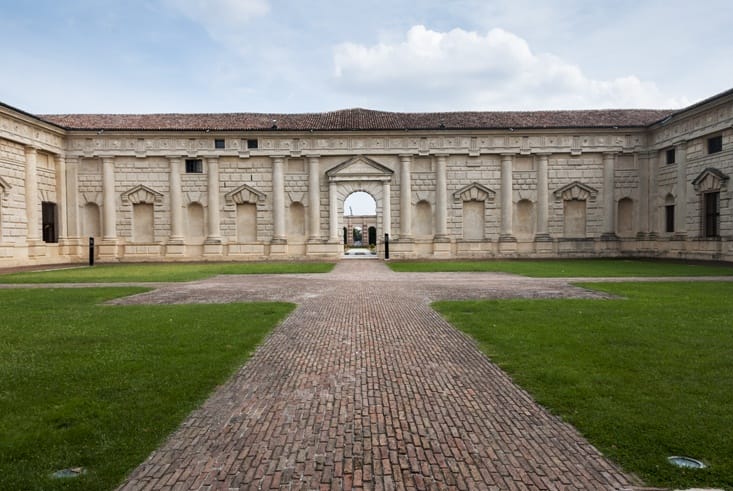 Mantua by bike palazzo te 2