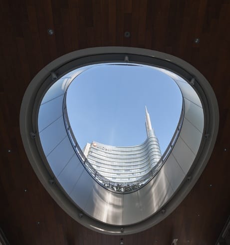 Milano porta nuova Egg with Uni Credit