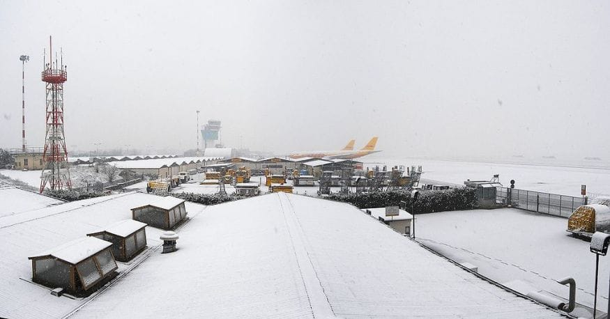 bergamo airport snow