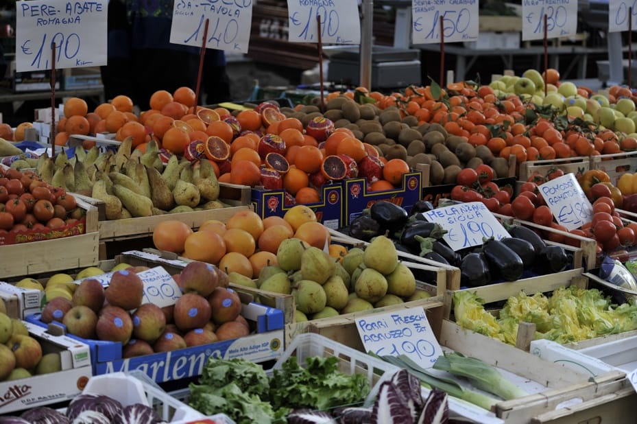 milan street markets fruit