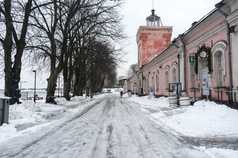 suomenlinna ferry dock winter