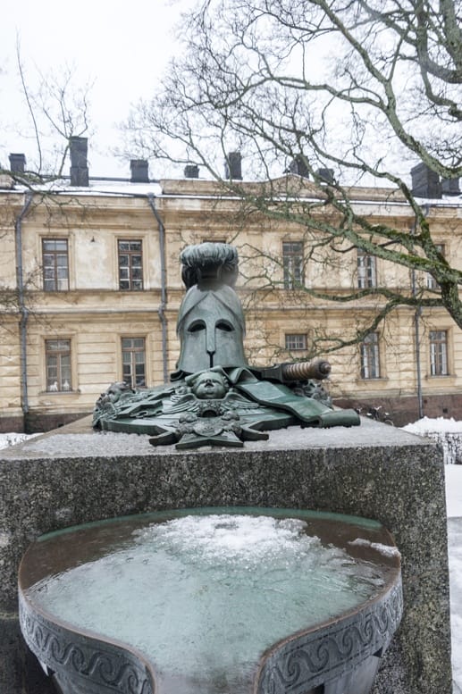 suomenlinna monument winter