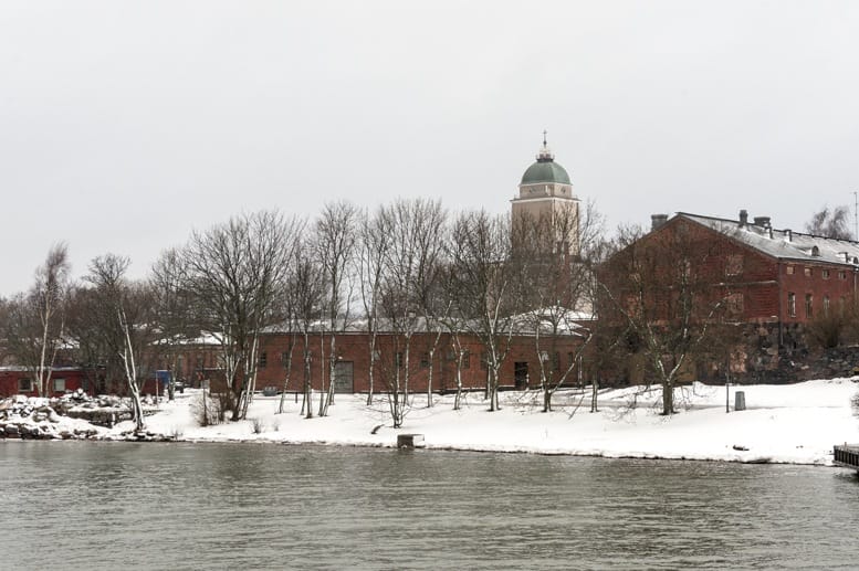 suomenlinna winter from water