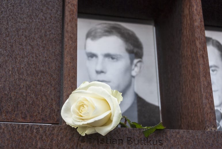 berlin wall memorial rose