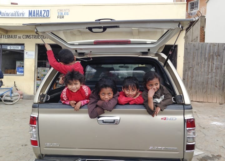 madagascar children in car