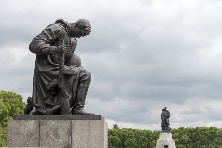 alternative berlin insider tips soviet memorial