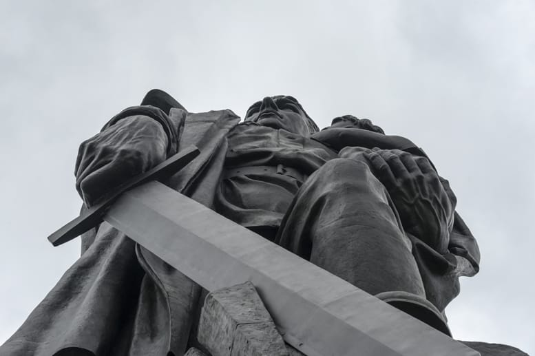 treptow park statue soviet soldier
