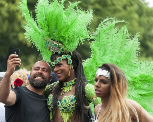 berlin pride Brazilian dancers selfie