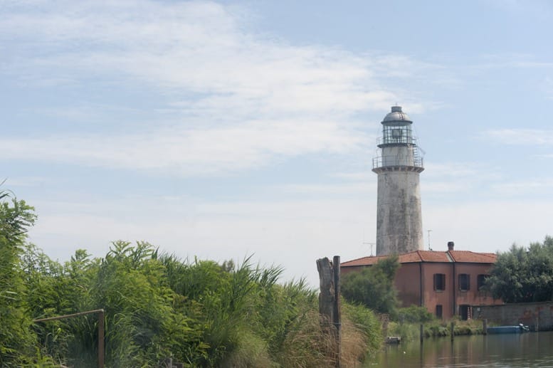 isola dell'amore lighthouse