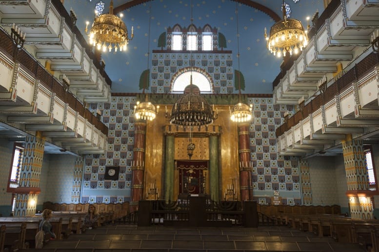 orthodox synagogue inside