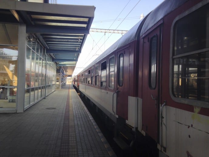 czech train platform red