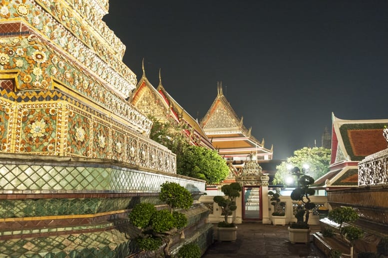 Bangkok wat pho temple night