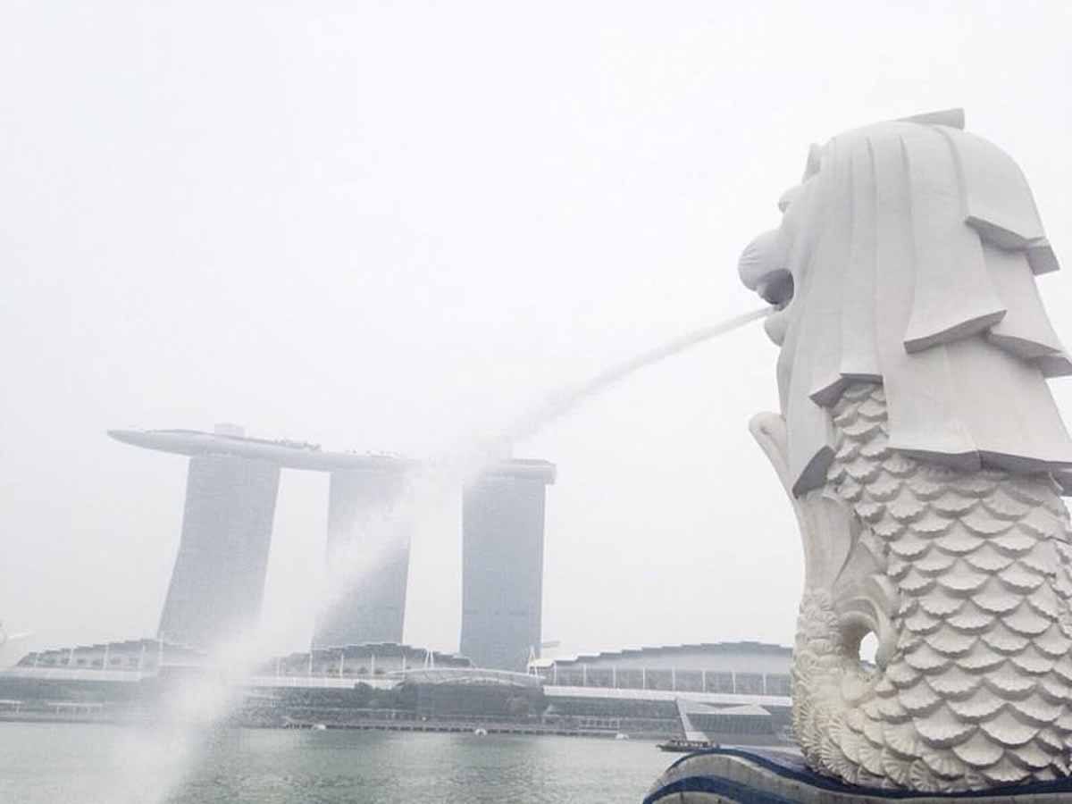 singapore haze merlion