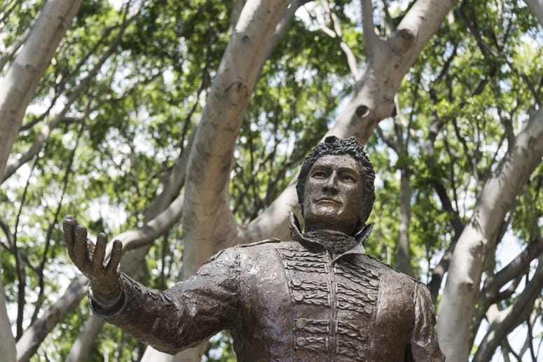 lachlan macquarie statue hyde park sydney