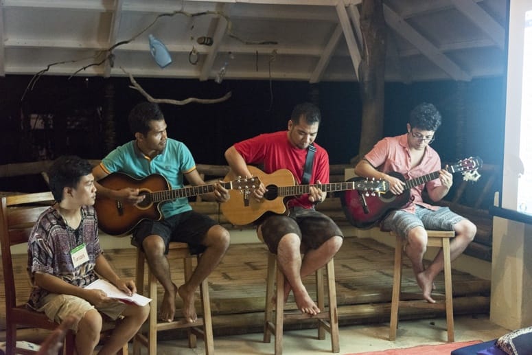 three guitarists one singer philippines