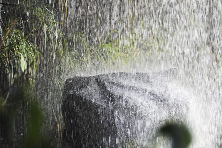 iguazu water splashing