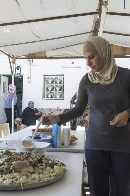 jordanian woman mansaf