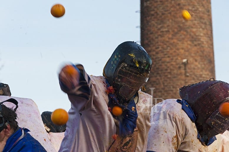 ivrea carnival oranges battle