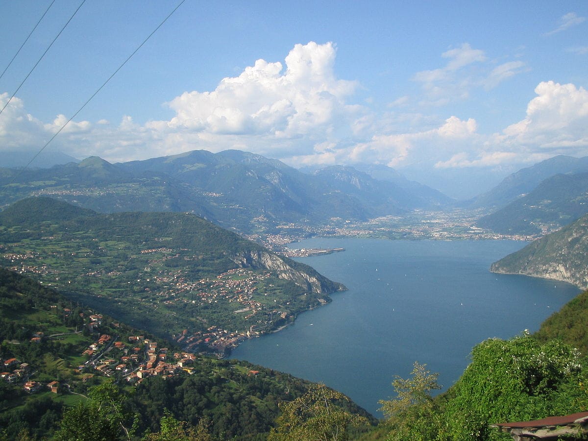 Lago-iseo-above