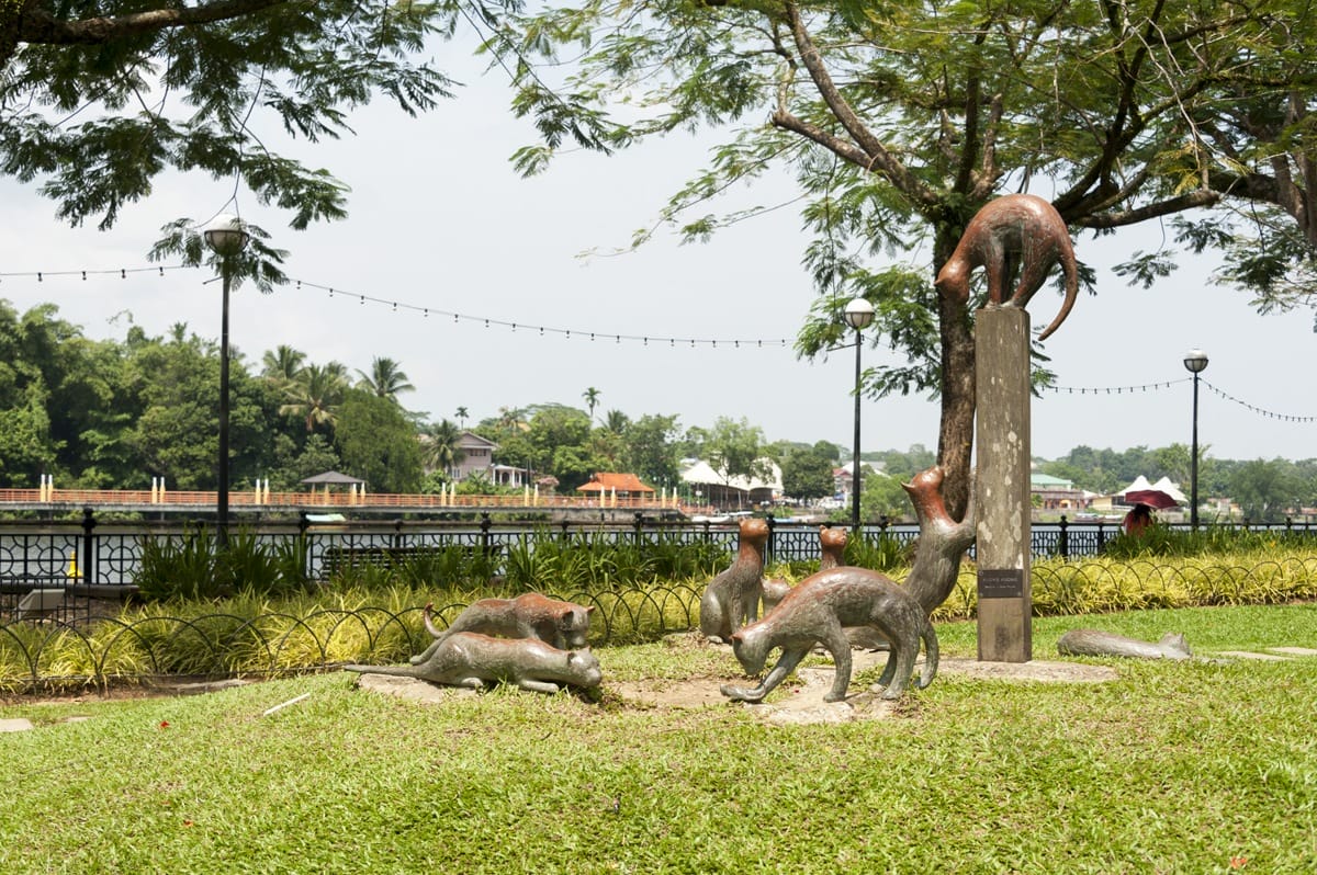 kuching cat city sculpture