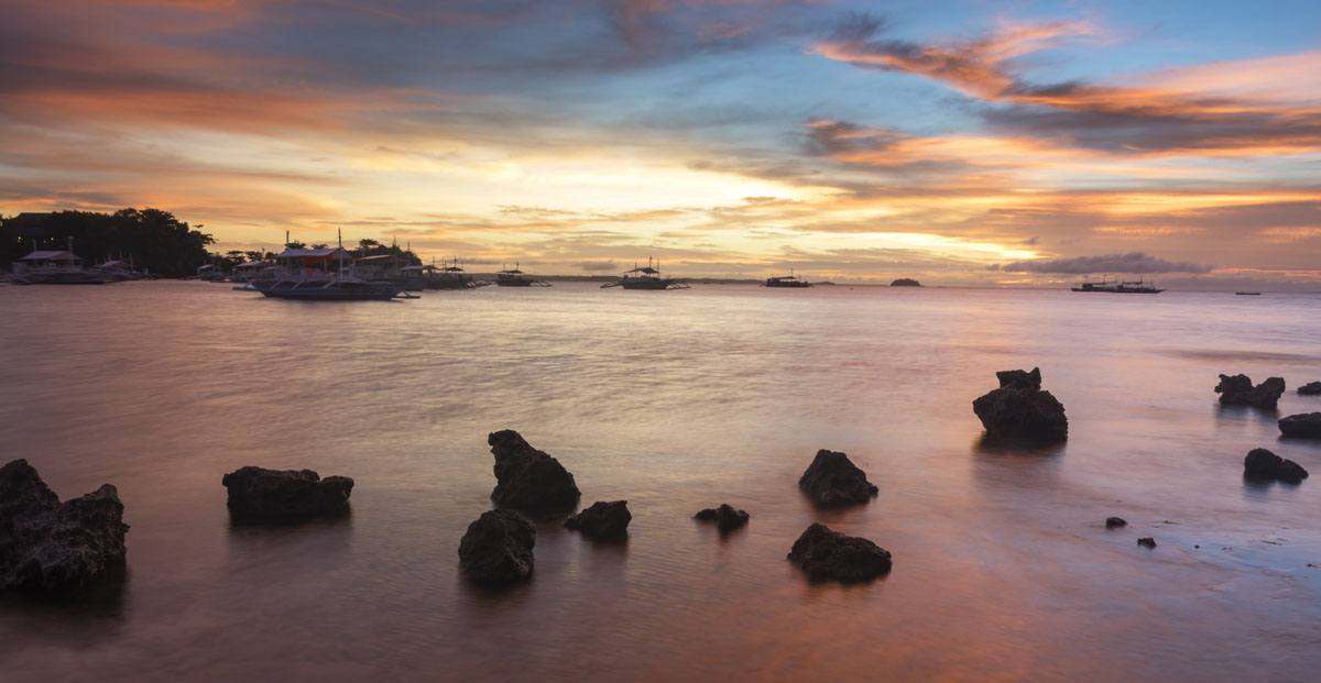 Philippines-Malapascua-pink-sunset-rocks