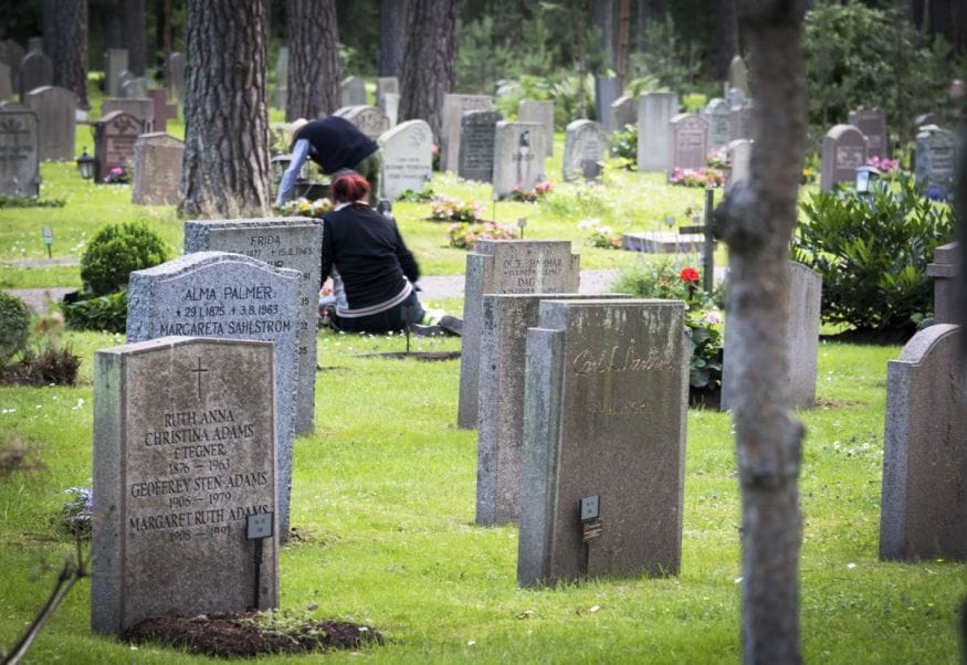 Skogskyrkogarden graves