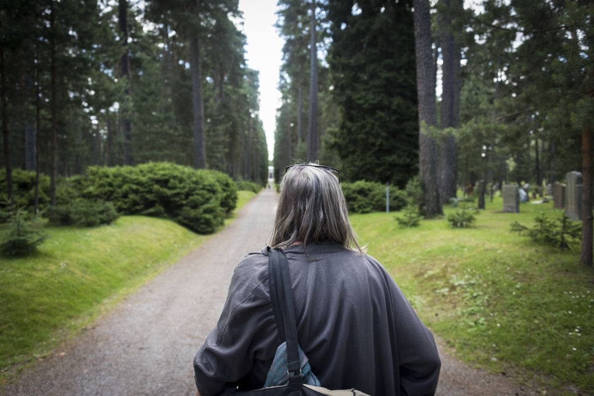 Skogskyrkogarden path