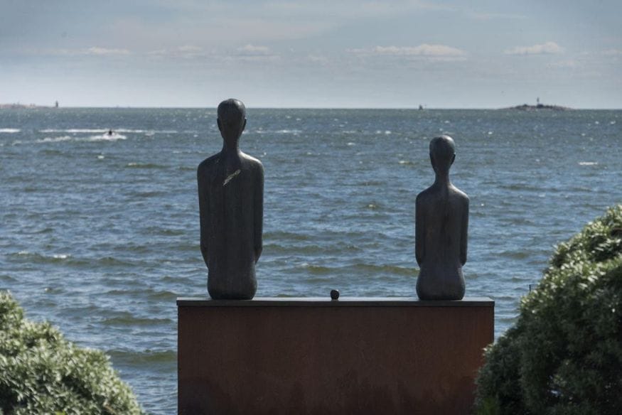 helsinki sea statues