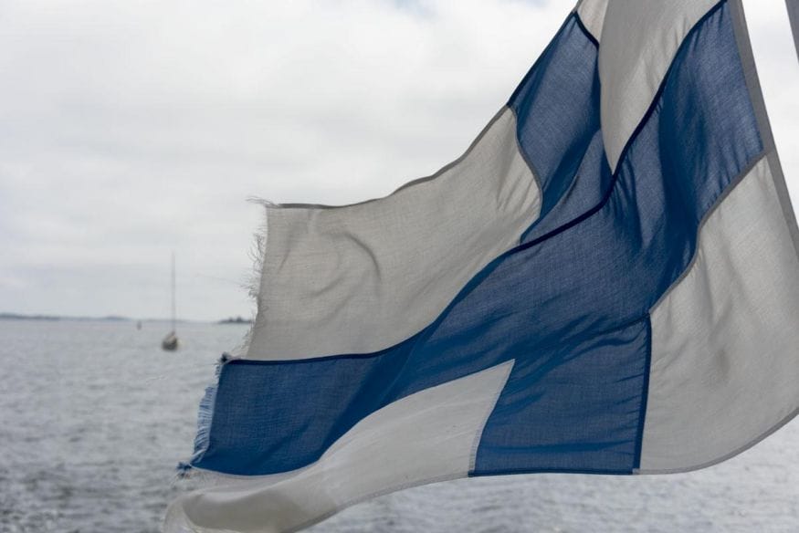 finnish-flag-on-boat