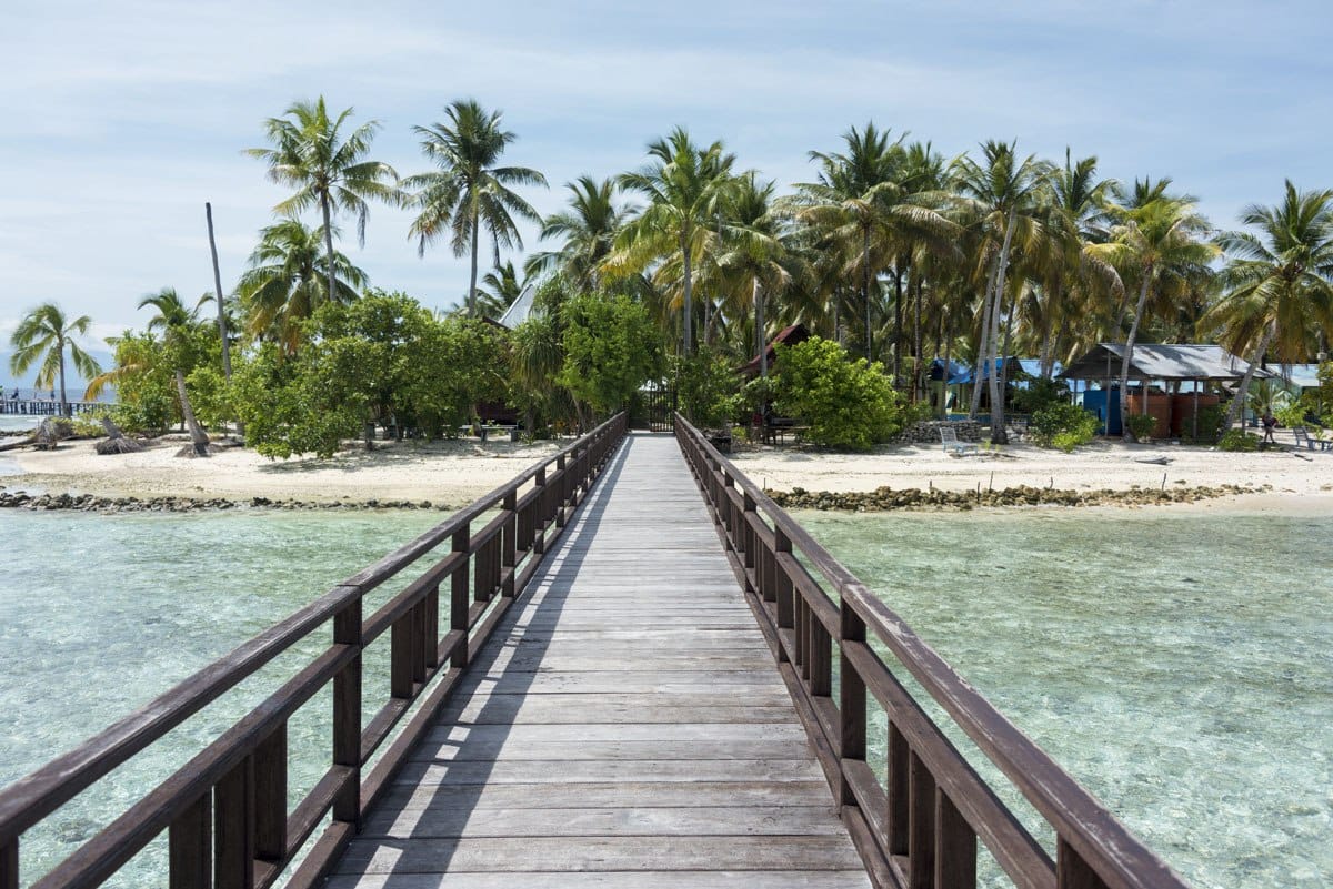 arborek-village-raja-ampat-pier