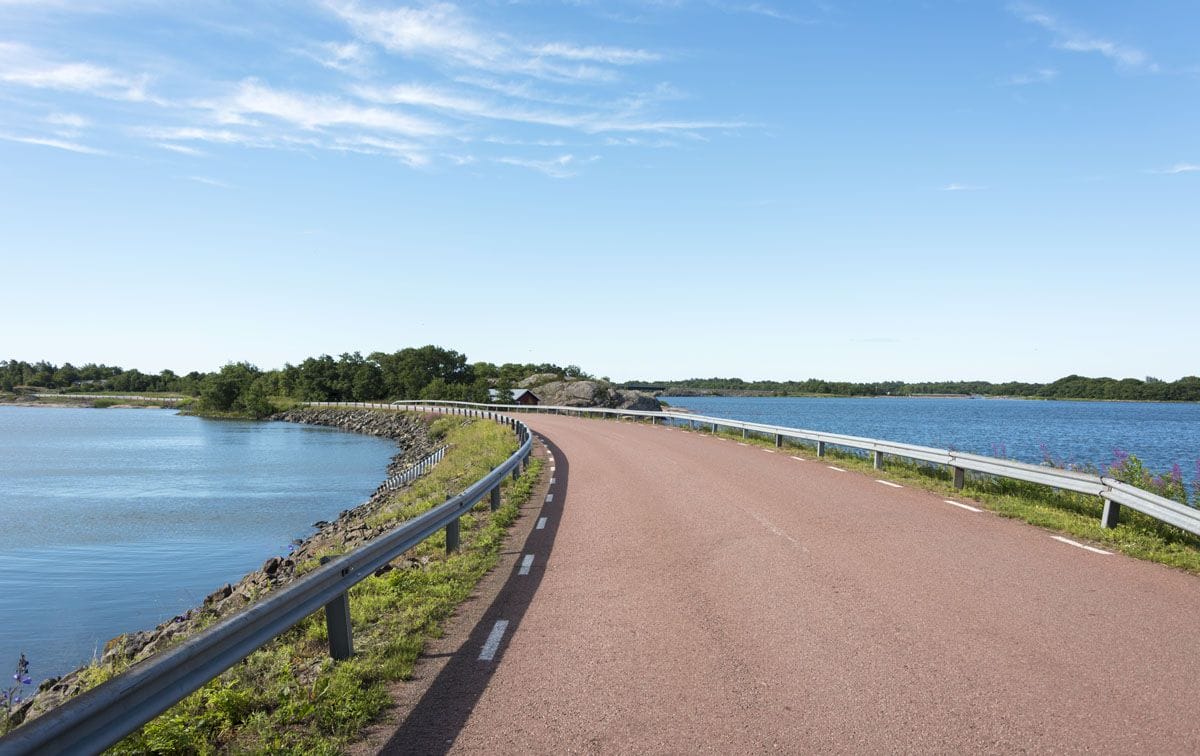 hiking-aland-islands-pink-roads