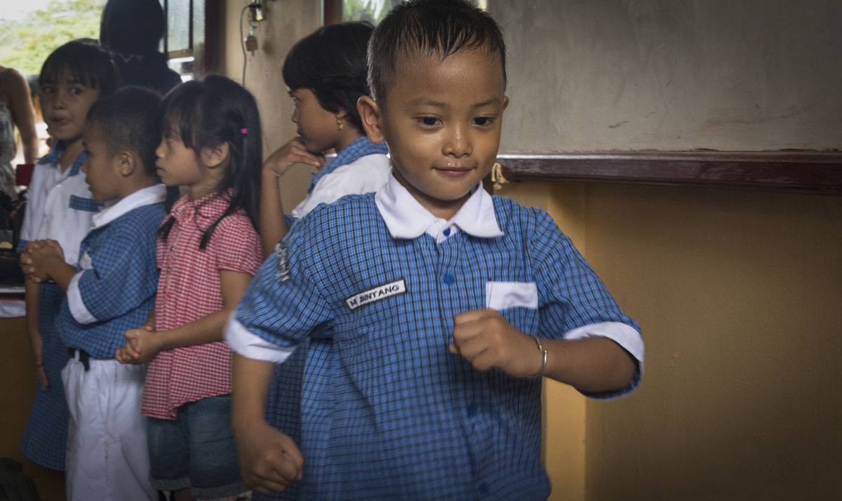 raja-ampat-waisai-school-boy