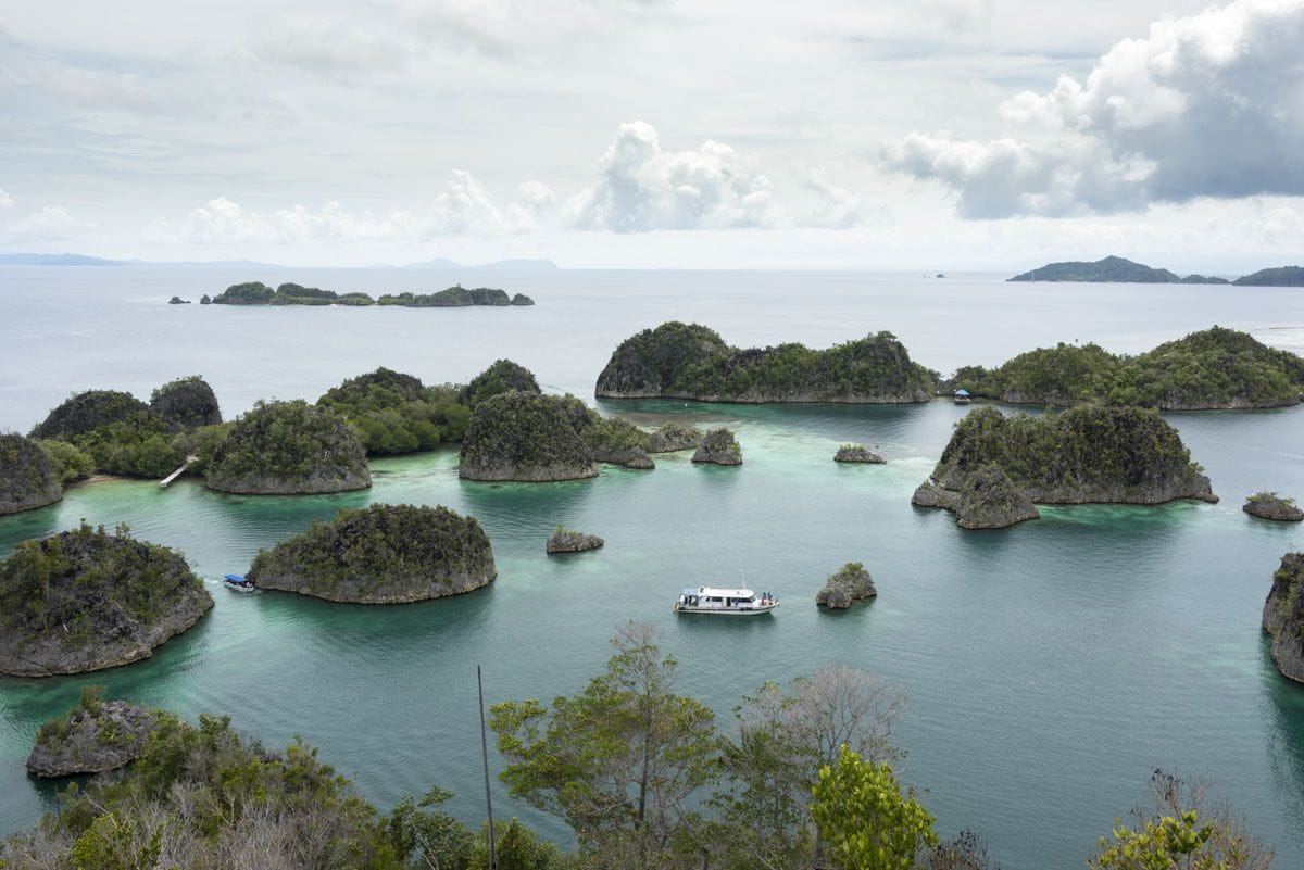 travel-raja-ampat-pianemo-islands