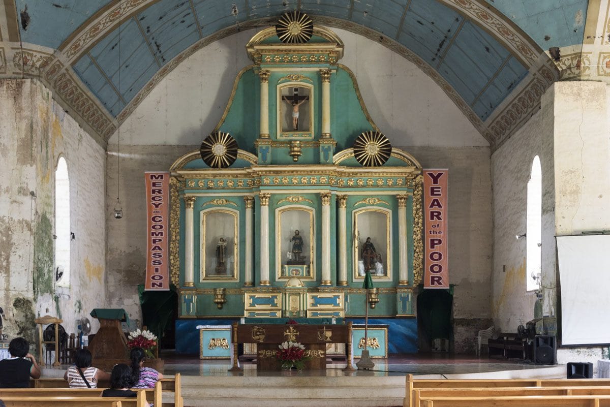 Philippines-Siquijor-lazi-church-altar