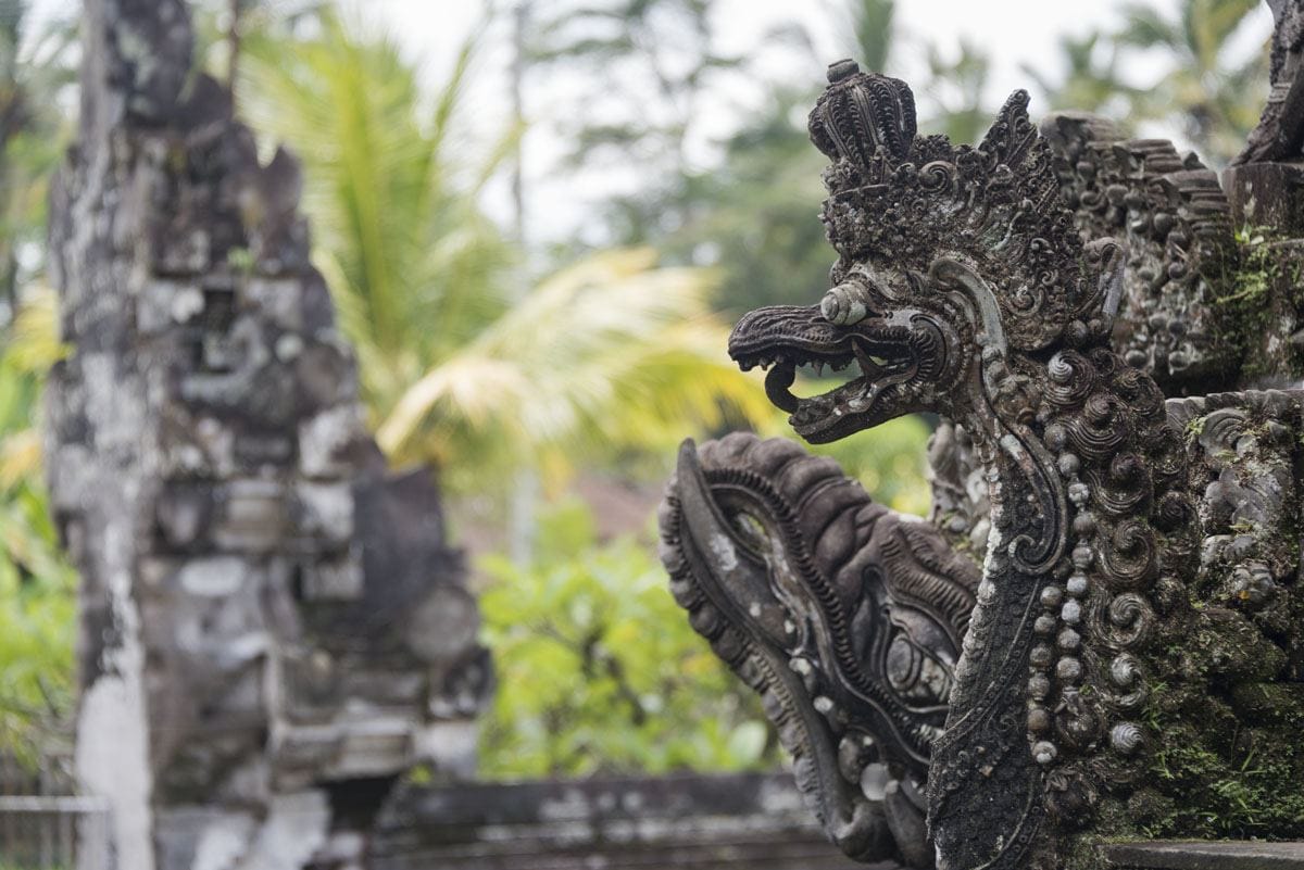 penglipuran village statues