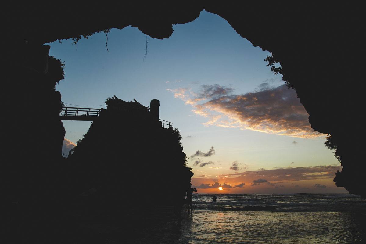 suluban beach caves