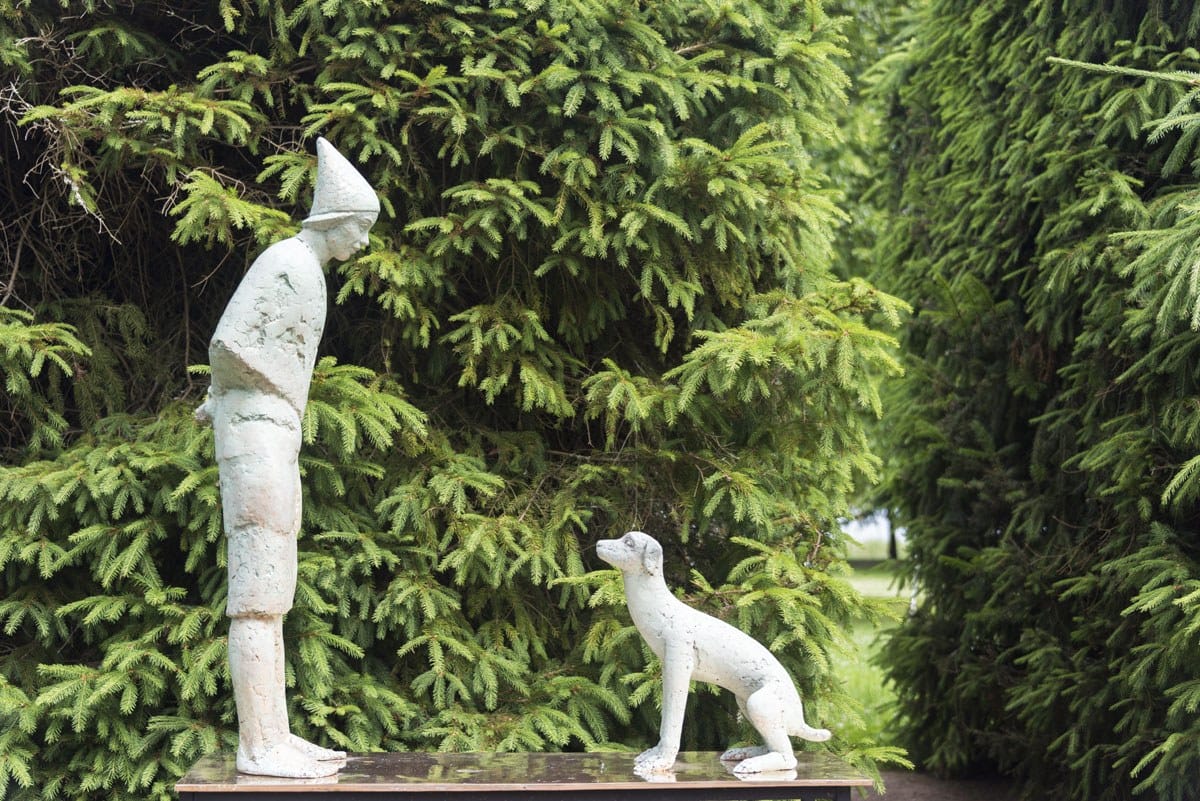 kultaranta dog statue