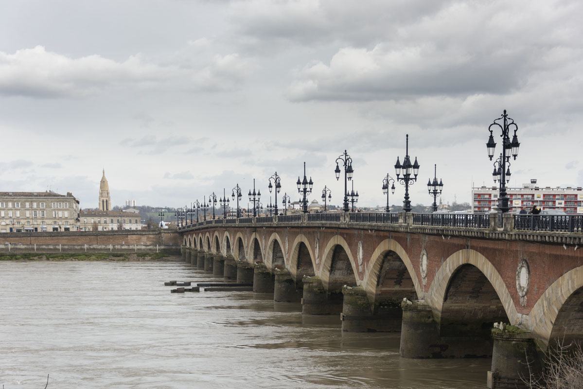 things to do in bordeaux tour pont de pierre