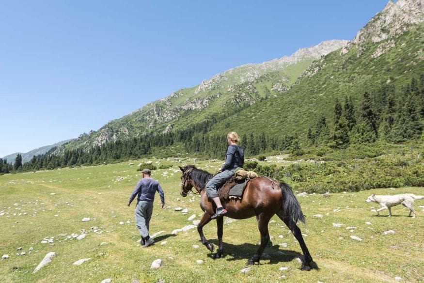 kyrgyzstan horse hiking