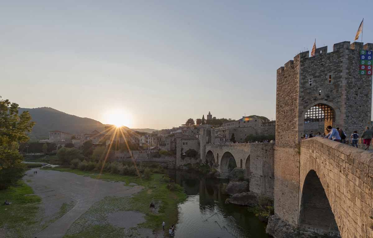 besalu bridge hiking pyrenees