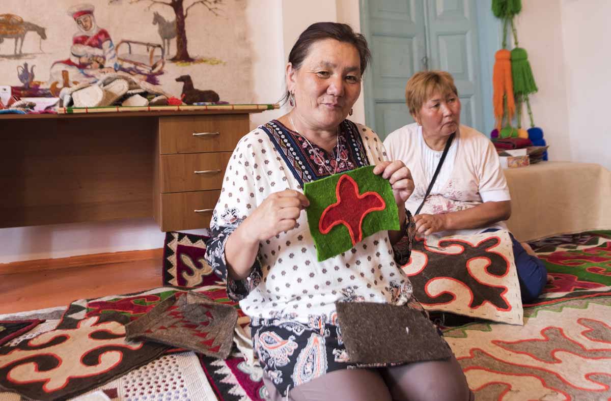 kyrgyzstan shyrdak carpet damira